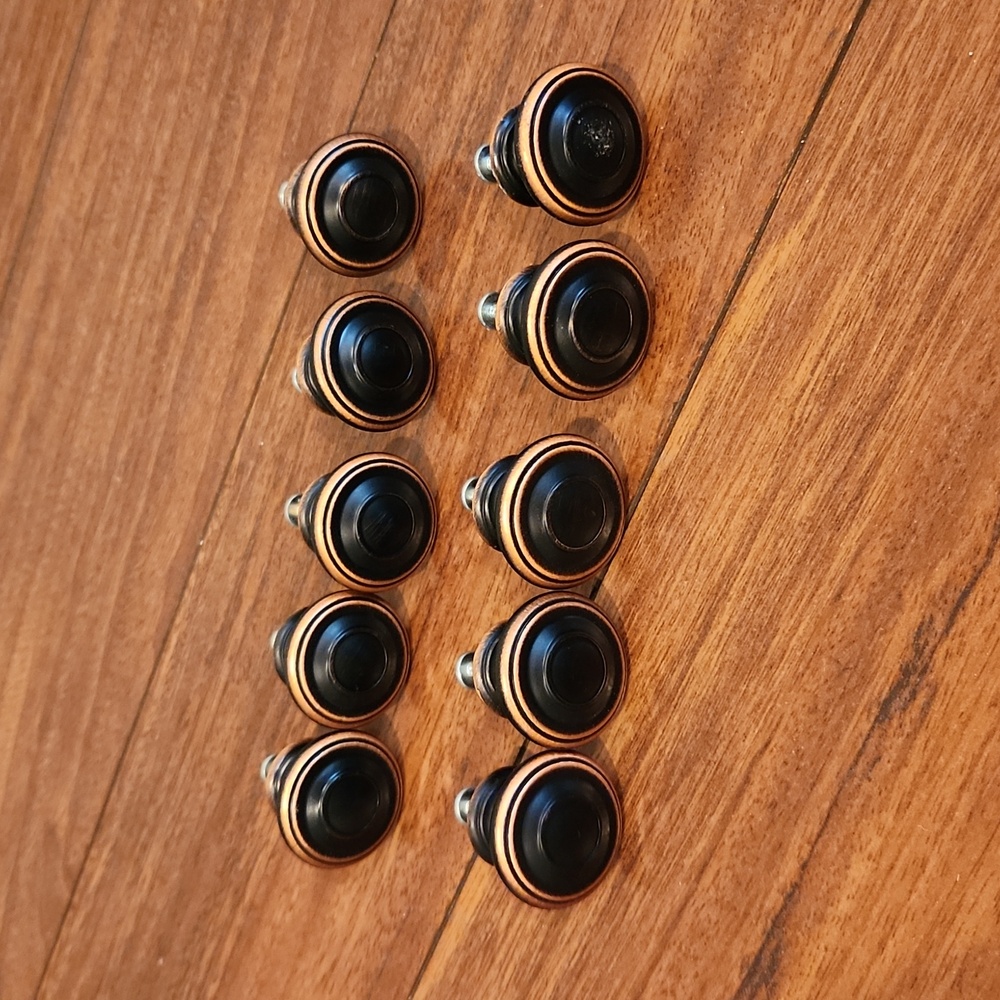 Harmon 1-3/8 in. (35 mm) Classic Bronze with Copper Highlights Round Cabinet Kno